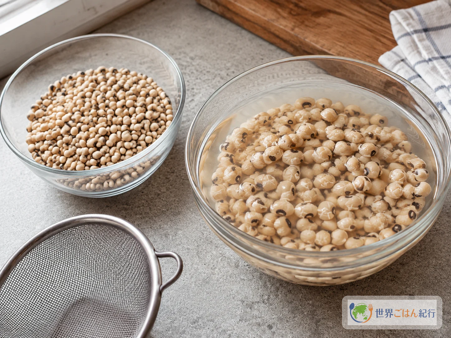 手順1: 黒目豆を浸水し、皮とごみを洗い流す