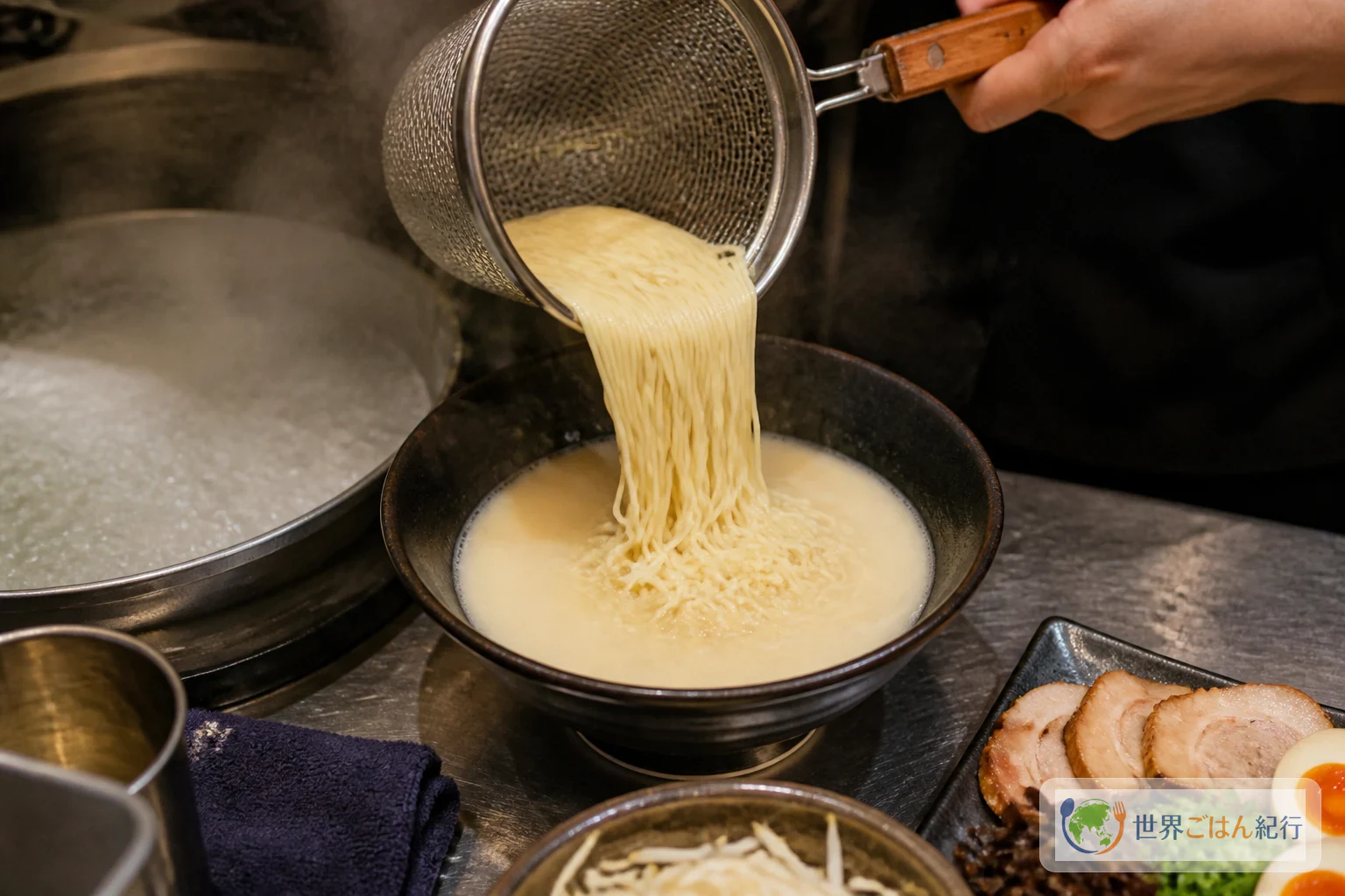 手順5: スープをこし、細麺を一杯ずつ仕上げる