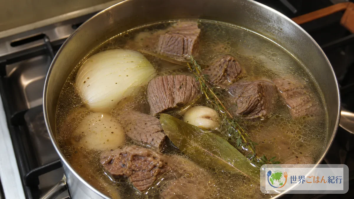 手順1: 牛肉を静かに下茹でする